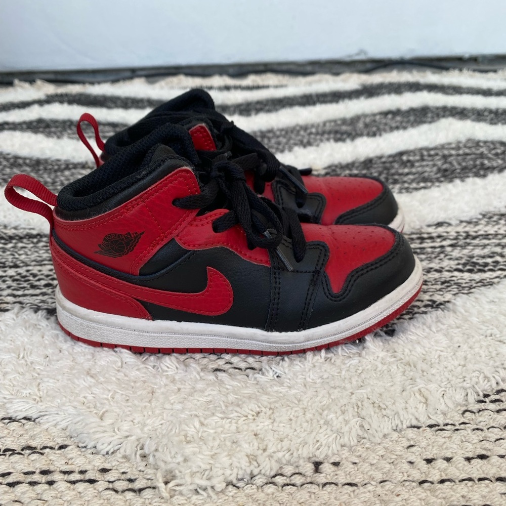 Jordan 1 Mid.